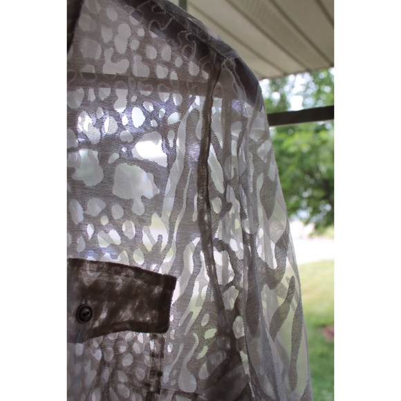 Chico’s Animal Embossed Semi Sheer Buttoned Top 1 EUC - Picture 8 of 9
